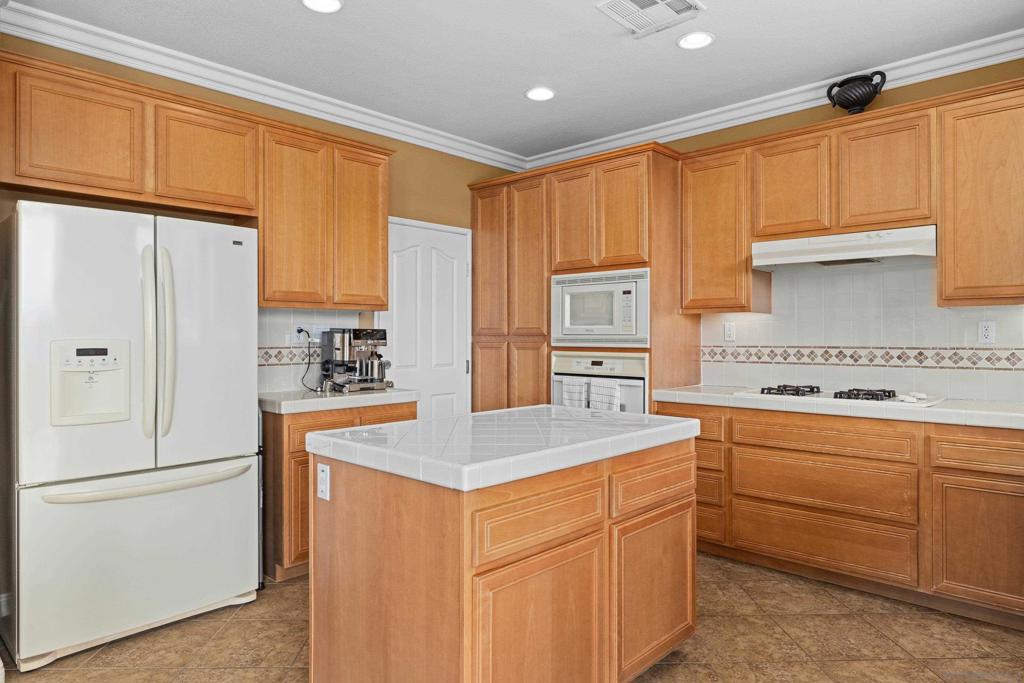 1745 Blue Water Ln - photo 9