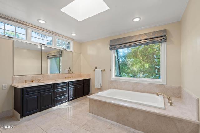 1010 Stoneridge Drive, Pasadena CA: https://media.crmls.org/mediaz/800ca663-248d-4a05-94ed-3858c62ce28c.jpg