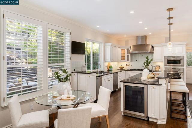 51 Brightwood Cir, Danville CA: https://media.crmls.org/mediaz/800d109a-18ec-4621-b83e-97c84f0ebcff.jpg
