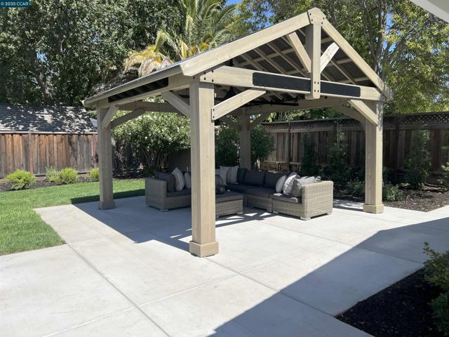 3715 Liscome Way, Concord CA: https://media.crmls.org/mediaz/800dba60-f9de-4379-a4ab-bbd434ac328d.jpg