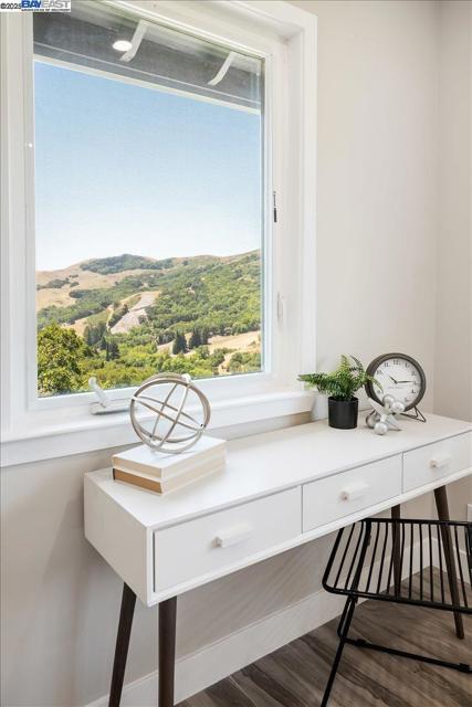 325 Bollinger Estates Ct, San Ramon CA: https://media.crmls.org/mediaz/800dbd29-9bb6-4be5-a6f0-a3322709fddc.jpg