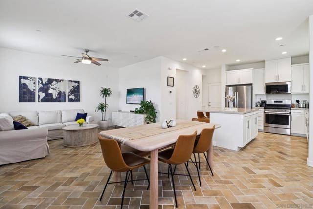 511 Surfbird Ln, Imperial Beach CA: https://media.crmls.org/mediaz/800e62fa-a1a8-4f94-9aca-cdd7193d5c19.jpg
