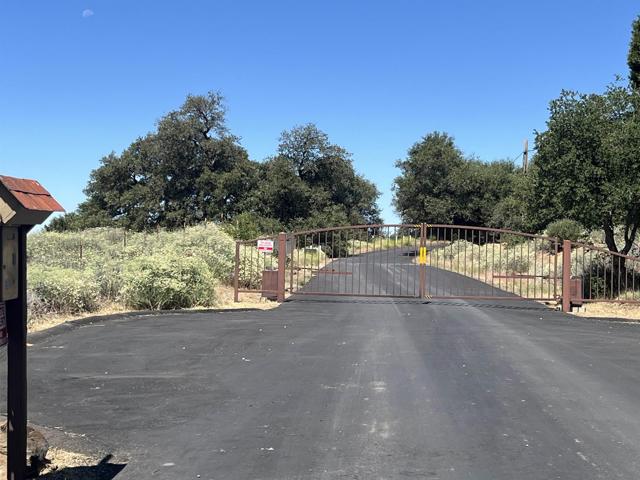 3890 Eagle Ridge, Julian CA: https://media.crmls.org/mediaz/800e6375-dfe6-4c71-bc8e-1266352b26d5.jpg
