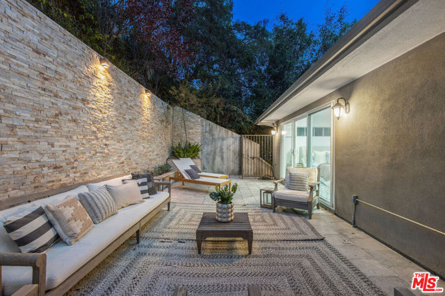 10523 Selkirk Lane, Los Angeles CA: https://media.crmls.org/mediaz/800e9a97-a892-4905-8e5f-c902281a2acd.jpg