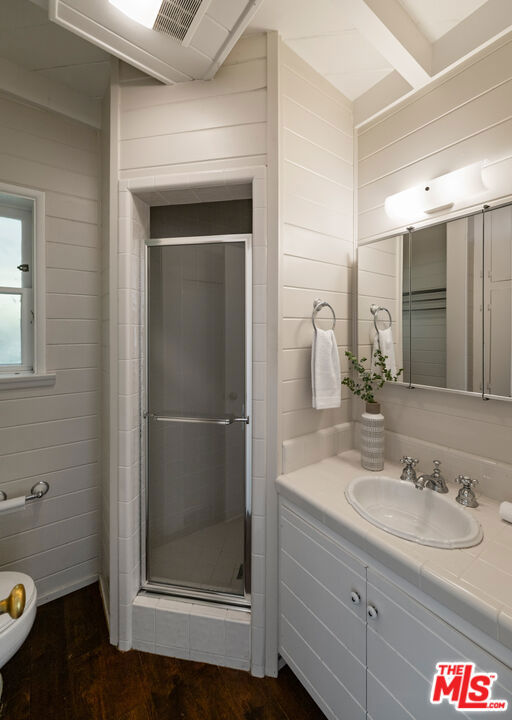 5404 Topeka Drive, Tarzana CA: https://media.crmls.org/mediaz/800ee8e6-14a5-456f-a924-3aff5ef7079f.jpg