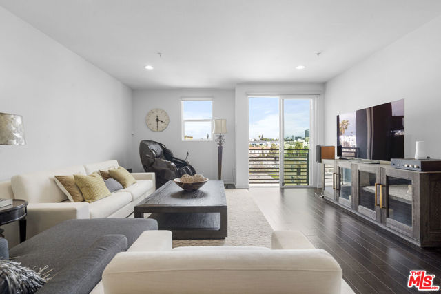 436 S Virgil Avenue, Los Angeles CA: https://media.crmls.org/mediaz/800f0243-3d17-4734-8649-2b02226fe616.jpg