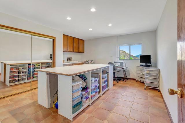 Detail Gallery Image 13 of 35 For 2702 Country Club Dr, Escondido,  CA 92029 - 4 Beds | 3 Baths