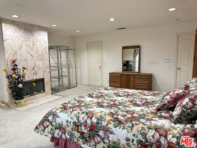 1137 Eagle Vista Drive, Los Angeles CA: https://media.crmls.org/mediaz/800f8b3d-6448-41fc-93c1-13e14b564546.jpg