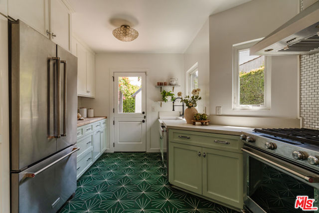 3707 Glenfeliz Boulevard, Los Angeles CA: https://media.crmls.org/mediaz/800fc196-68d9-442e-988d-c8457357b470.jpg