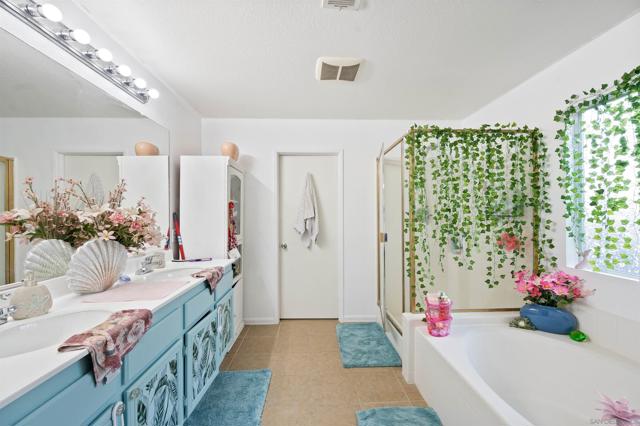 29330 Wrangler Dr, Murrieta CA: https://media.crmls.org/mediaz/80103e63-ca44-4398-9615-9dd4ef4113ec.jpg