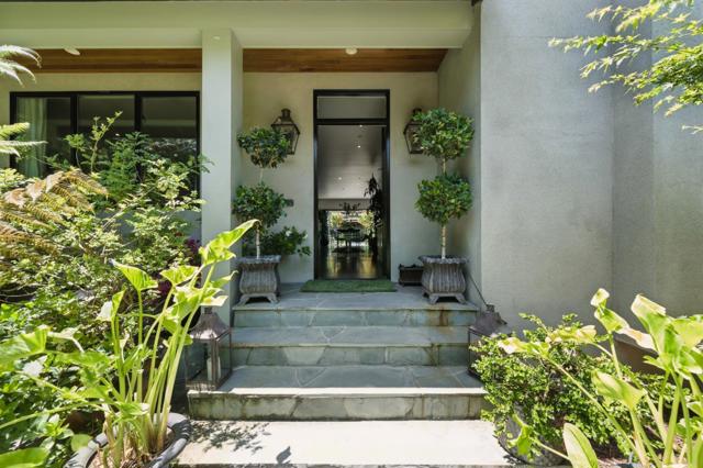 543 8th Avenue, Menlo Park CA: https://media.crmls.org/mediaz/8010461d-4ed4-4d74-8d4f-9ade222cc19f.jpg