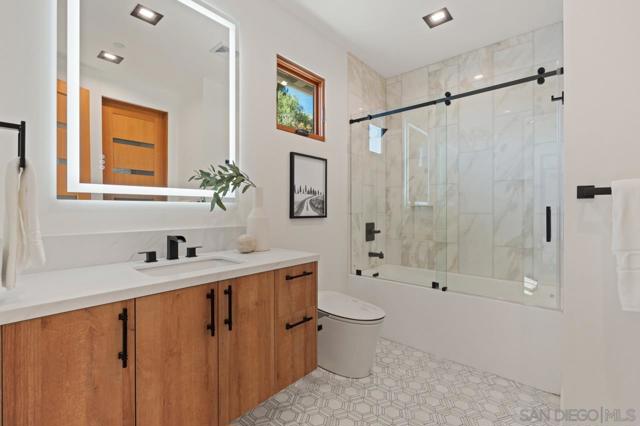 5758 Las Palomas, Rancho Santa Fe CA: https://media.crmls.org/mediaz/80107803-0490-47e4-b20a-072329a47598.jpg