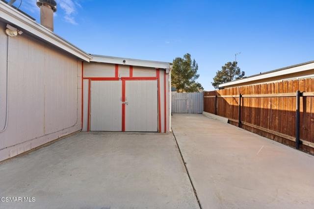 19036 Janine Street, Adelanto CA: https://media.crmls.org/mediaz/80108d8e-c887-4c07-883d-2fd8e388b379.jpg