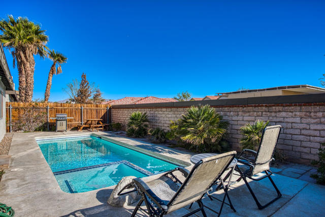 3272 N Mica Drive, Palm Springs CA: https://media.crmls.org/mediaz/8010b587-ec0d-47fa-b4e5-1714ccab024d.jpg