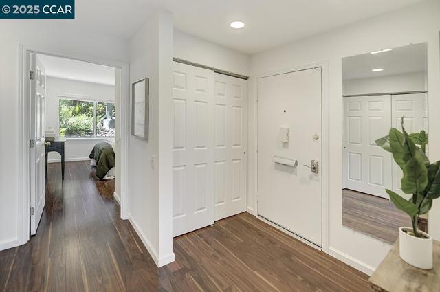 3136 Tice Creek Dr, Walnut Creek CA: https://media.crmls.org/mediaz/8011a28a-046c-4cb9-87cf-0393608c2d85.jpg