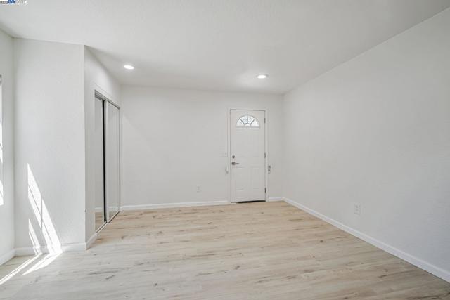 3920 Gravenstein Hwy, Sebastopol CA: https://media.crmls.org/mediaz/8011cb6b-da52-4647-b5a9-9bc135912252.jpg