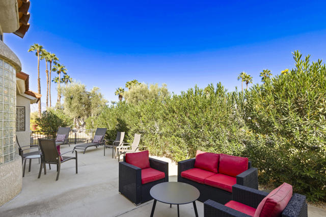 110 Celano Circle, Palm Desert CA: https://media.crmls.org/mediaz/8011fb37-86d3-4b77-b6af-2454f3aac015.jpg