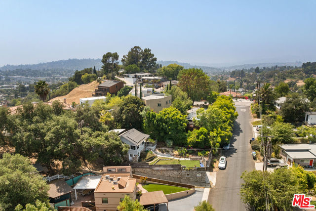 5810 Burwood Avenue, Los Angeles CA: https://media.crmls.org/mediaz/80125479-064a-4962-abf0-f87efb2c12f2.jpg