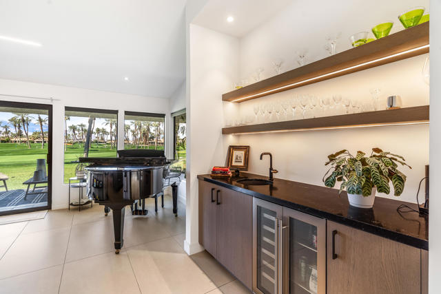44841 Desert Horizons Drive, Indian Wells CA: https://media.crmls.org/mediaz/8012b6e5-4463-4328-a196-9e36ab75fb41.jpg