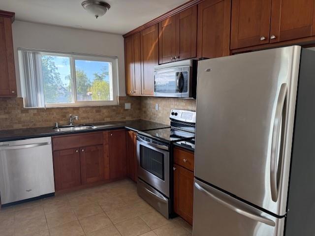 467 Clinton Street, Redwood City CA: https://media.crmls.org/mediaz/80132935-aacc-42f2-a86b-5b1d99060680.jpg