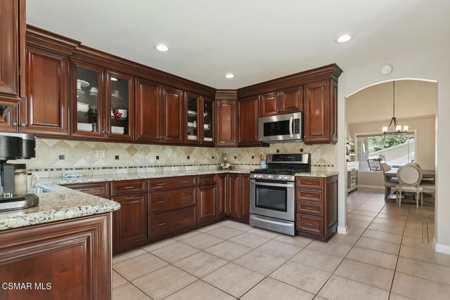 5625 Maricopa Drive, Simi Valley CA: https://media.crmls.org/mediaz/80134a9b-44f6-4a88-b12d-b44040bfb025.jpg
