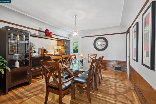 1118 GENEVA AVE, San Francisco CA: https://media.crmls.org/mediaz/80134cdf-37df-410d-a1cf-f5e7cb67ecfe.jpg