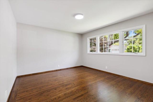 471 Claremont Way, Menlo Park CA: https://media.crmls.org/mediaz/8014c309-6a8a-42e7-90f4-bec0062a9a25.jpg