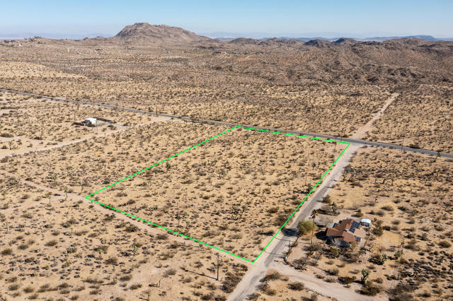 5610 Yucca Mesa Road, Yucca Valley CA: https://media.crmls.org/mediaz/80152ea3-8f96-4ea6-9367-5be405b1a38e.jpg