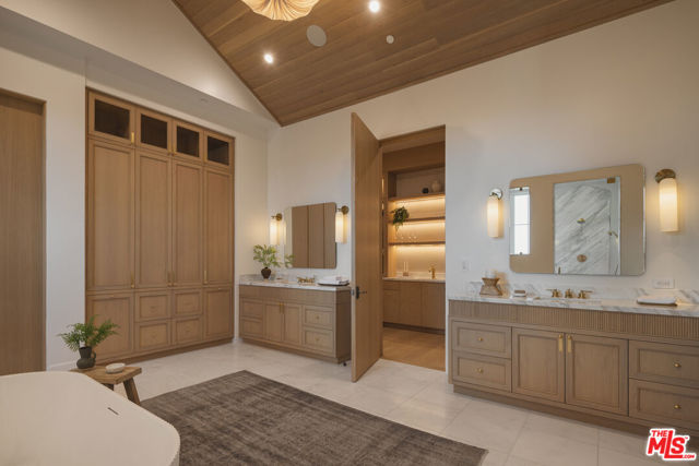 1682 San Onofre Drive, Pacific Palisades CA: https://media.crmls.org/mediaz/80154b6b-25f9-4053-9462-354f5db0a80c.jpg