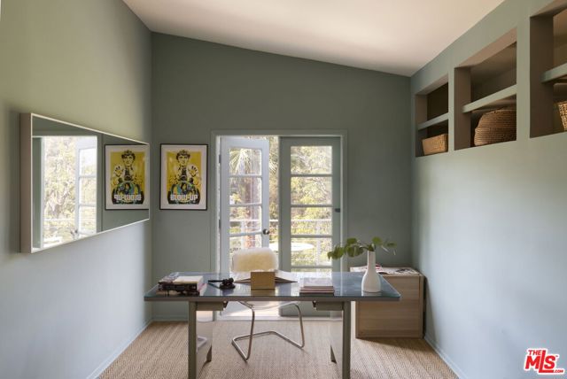 2500 Carman Crest Drive, Los Angeles CA: https://media.crmls.org/mediaz/8016a51e-7ef3-4ee2-8f79-4f169d037f3d.jpg