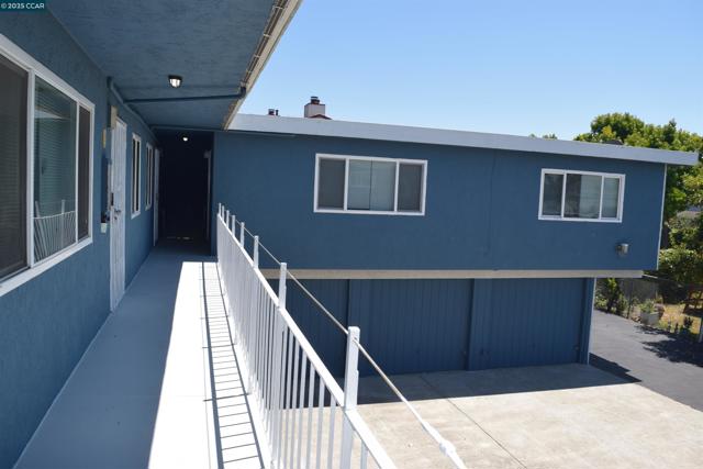 2518 Manchester Ave, San Pablo CA: https://media.crmls.org/mediaz/8016bca1-807e-468b-9265-4364040ab1ee.jpg