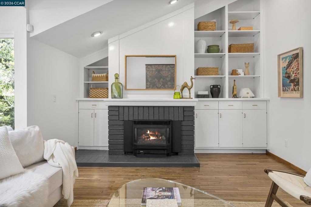 https://media.crmls.org/mediaz/8017091b-c127-4fd4-b3d9-432e9fe1514c.jpg?preset=X-Large