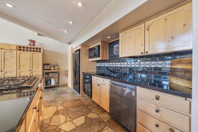 36958 Goldshot Creek Road, Mountain Center CA: https://media.crmls.org/mediaz/80188dfd-8e5f-4693-b399-6bbae3df6cc3.jpg