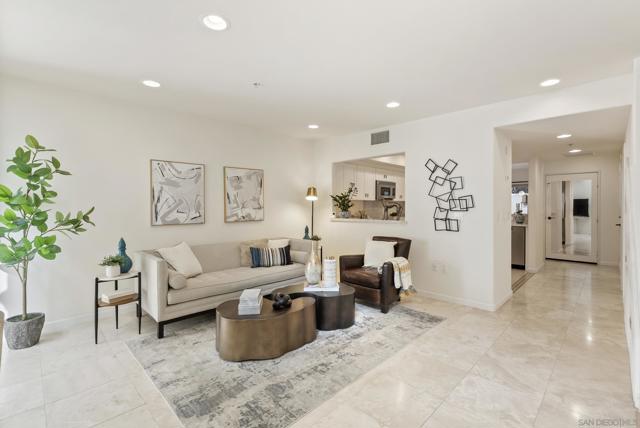 7520 Draper Ave, La Jolla CA: https://media.crmls.org/mediaz/8019084a-5bd8-4838-81ec-6d230092c48f.jpg