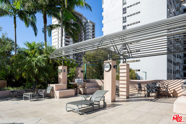 10490 Wilshire Boulevard, Los Angeles CA: https://media.crmls.org/mediaz/80191402-12f3-4780-a495-1c746aa4d711.jpg