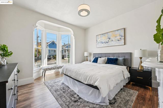 1549 5Th Ave, Oakland CA: https://media.crmls.org/mediaz/8019474c-b7ec-49e8-9818-39e352007946.jpg