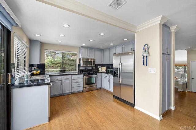 Detail Gallery Image 12 of 42 For 826 Cinnamon Ct, Chula Vista,  CA 91910 - 2 Beds | 2 Baths