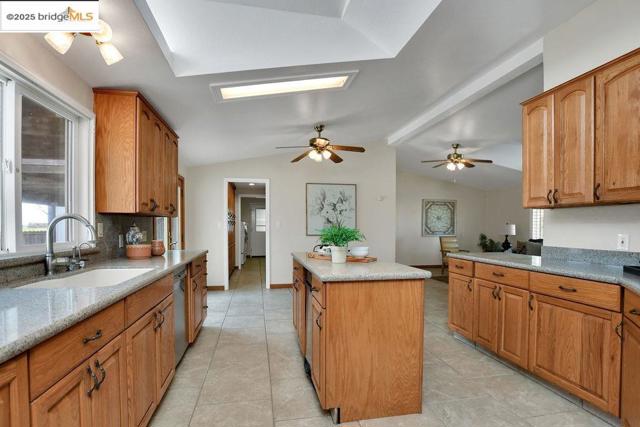 4985 Bixler Road, Byron CA: https://media.crmls.org/mediaz/8019ce28-c737-4991-b932-42c924881189.jpg