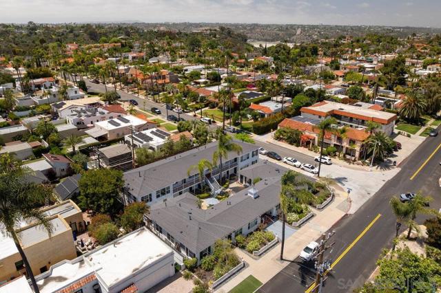 5064 Marlborough Dr, San Diego CA: https://media.crmls.org/mediaz/8019e3f6-9af4-4da2-9bf3-2cc3fe218b74.jpg