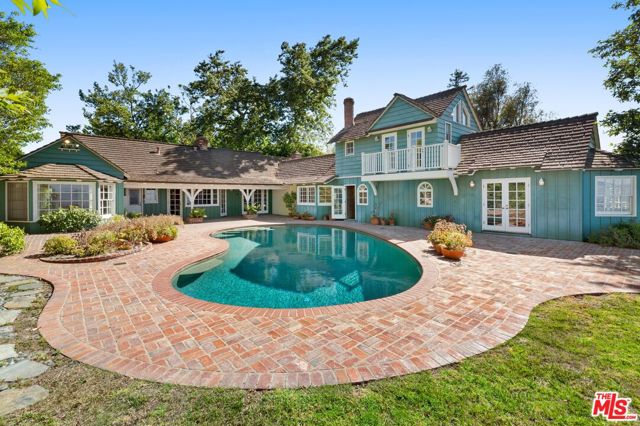 15401 Mulholland Drive, Los Angeles CA: https://media.crmls.org/mediaz/801a223f-160b-4a74-9713-9876c8034dff.jpg