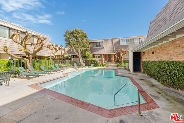 4734 La Villa Marina, Marina del Rey CA: https://media.crmls.org/mediaz/801a3ce6-6172-460c-9b59-9672095a1369.jpg