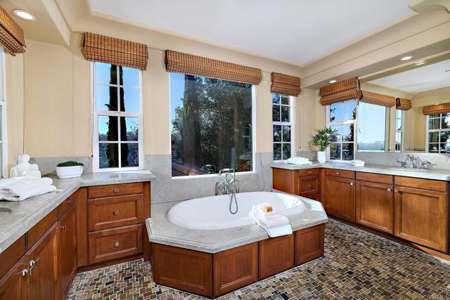 Detail Gallery Image 28 of 50 For 6591 Halite Place, Carlsbad,  CA 92009 - 5 Beds | 5/1 Baths