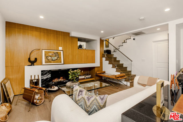 811 N Norman Place, Los Angeles CA: https://media.crmls.org/mediaz/801a674d-f249-401a-a818-70458667c2ed.jpg