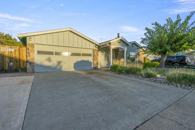 2476 Le Bain Drive, San Jose CA: https://media.crmls.org/mediaz/801a6f56-e2d4-4471-a915-afab87cdf2fa.jpg