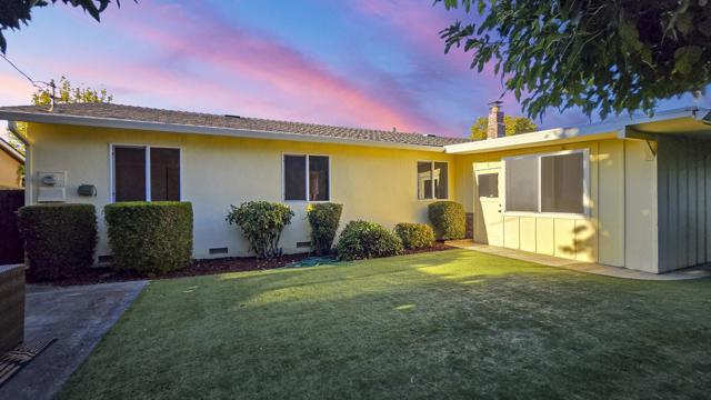 940 Kennard Way, Sunnyvale CA: https://media.crmls.org/mediaz/801a7693-a78a-46bd-8553-888a12717184.jpg