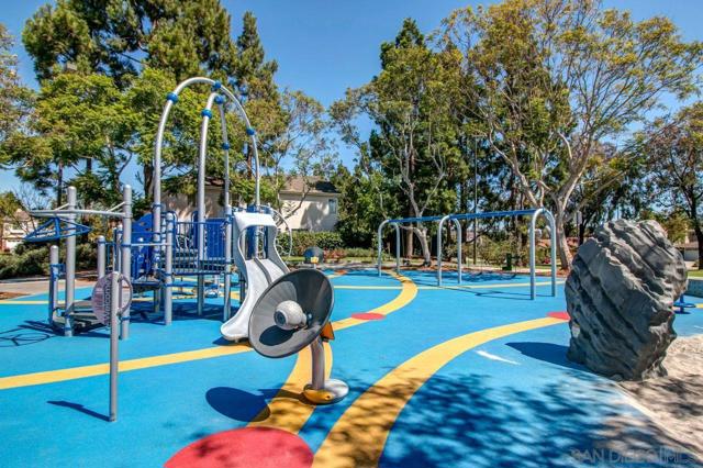 3965 Via Holgura, San Diego CA: https://media.crmls.org/mediaz/801b3610-91b2-411f-ae14-1708f426c2fe.jpg