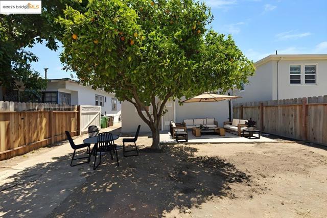 2427 67th Ave, Oakland CA: https://media.crmls.org/mediaz/801c4687-2110-4672-8325-f363f013b2a1.jpg