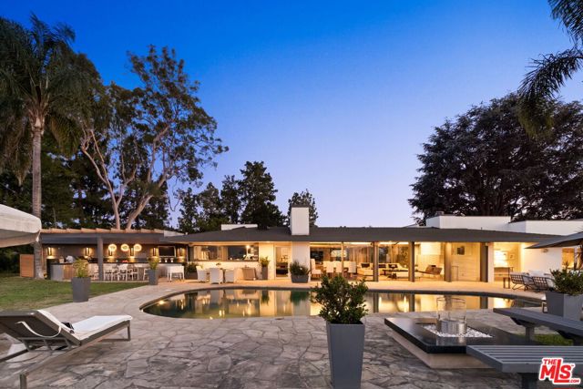 11531 Amanda Drive, Studio City CA: https://media.crmls.org/mediaz/801c5415-b61a-4eb2-a555-195c4a8f8b77.jpg