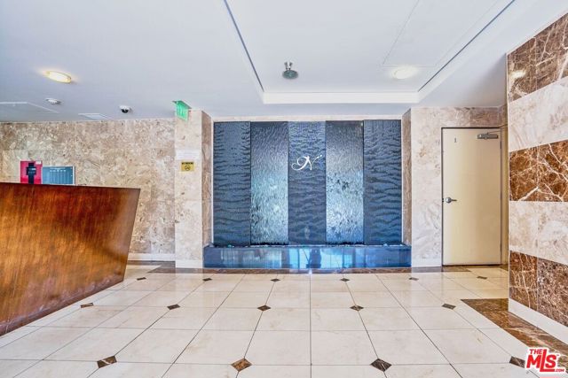 702 S Serrano Avenue, Los Angeles CA: https://media.crmls.org/mediaz/801c78bc-6a48-4f1b-934e-18484cee78a9.jpg