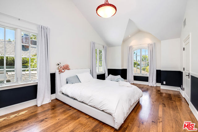 334 S Westgate Avenue, Los Angeles CA: https://media.crmls.org/mediaz/801c85d6-2e24-4755-8a50-5b69a5e6faae.jpg